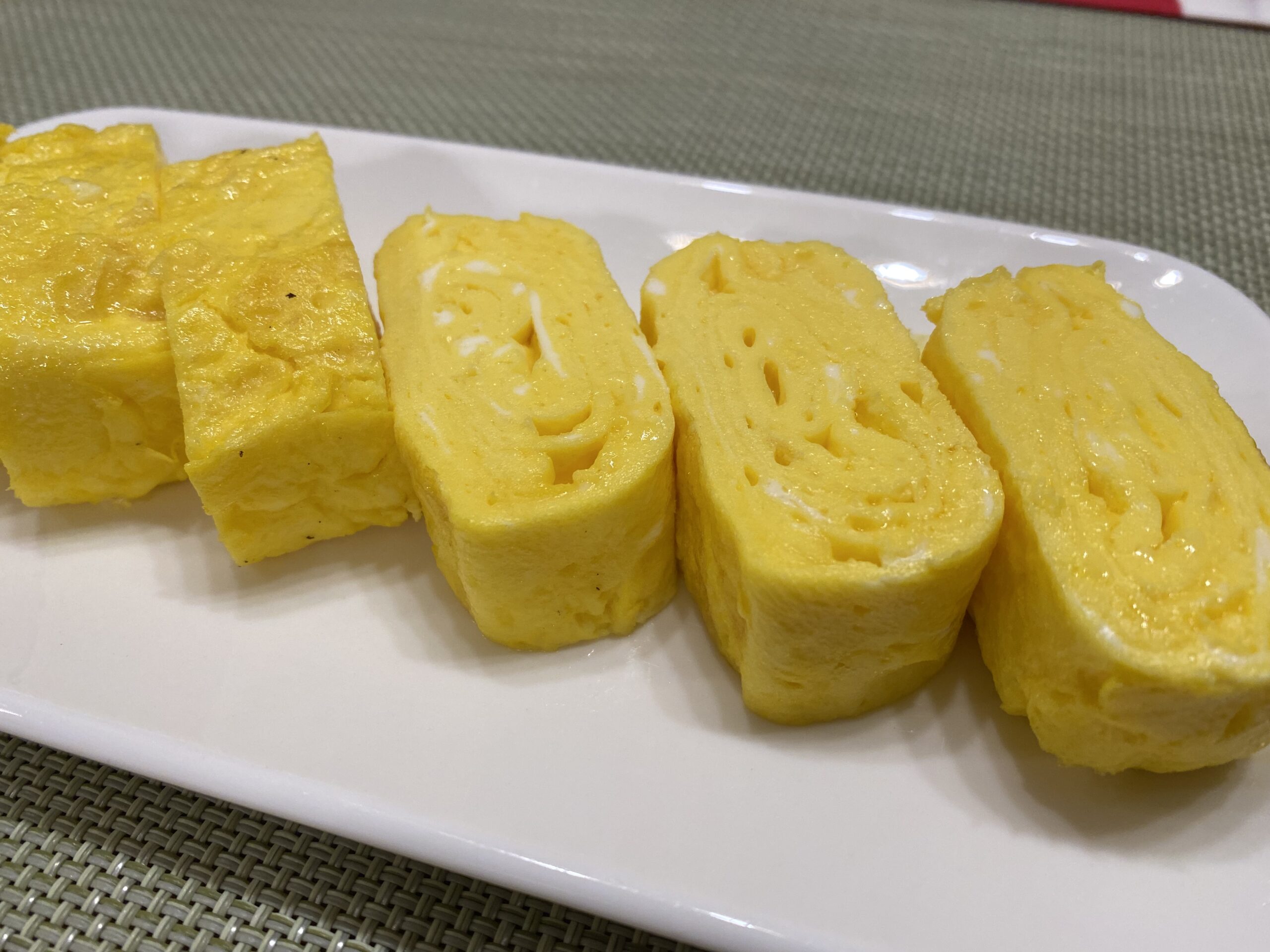 空知舎かにつゆ入りの出し巻き卵が並んでいる様子