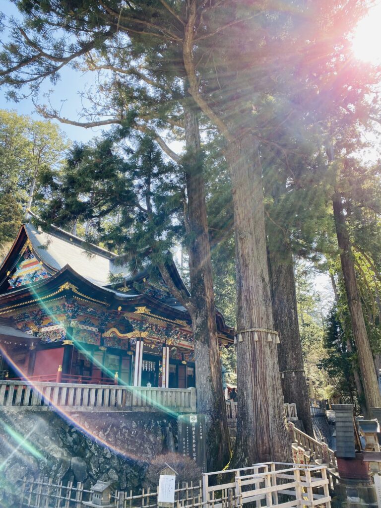 神秘的な三峯神社の拝殿