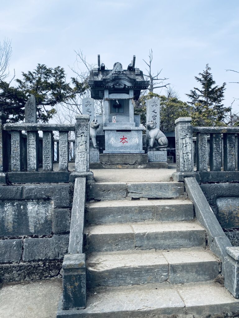 幻想的な三峯神社奥宮