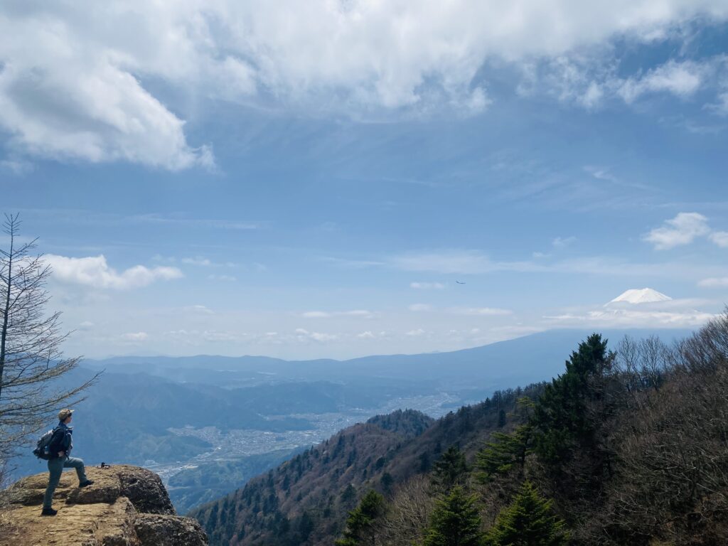「三ツ峠山」のビュースポットからの富士山の絶景。