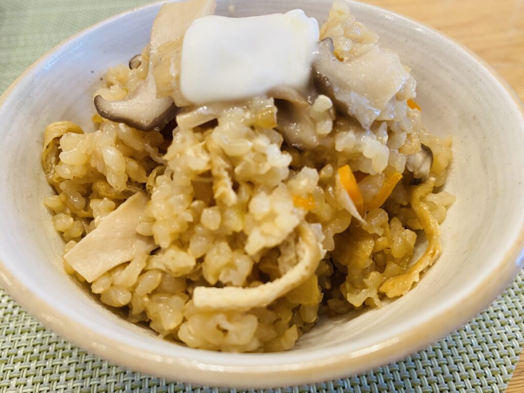 千本松の発酵バターを後のせしたエリンギの炊き込みご飯