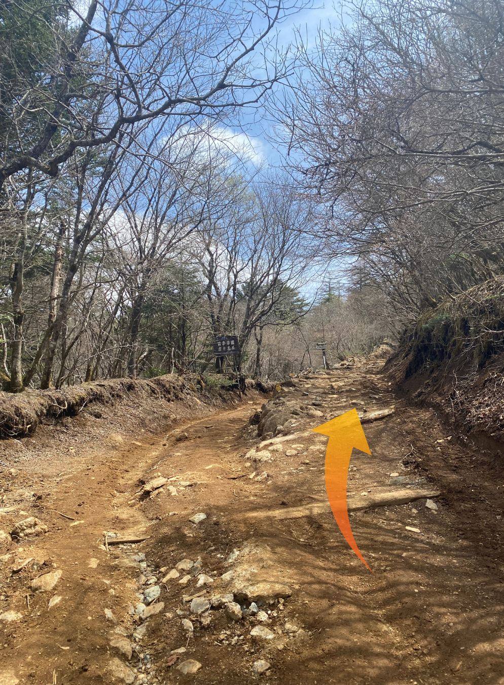 四季楽園と三ツ峠山山荘の分岐