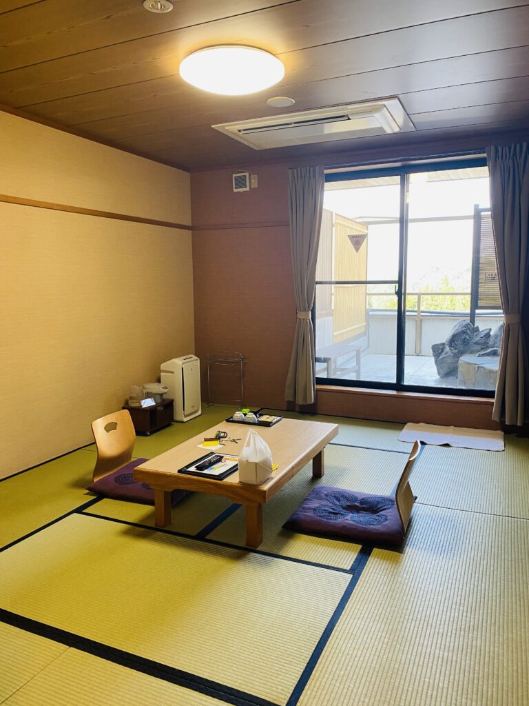 ユングパルナスの客室露天風呂付きの和室のお部屋