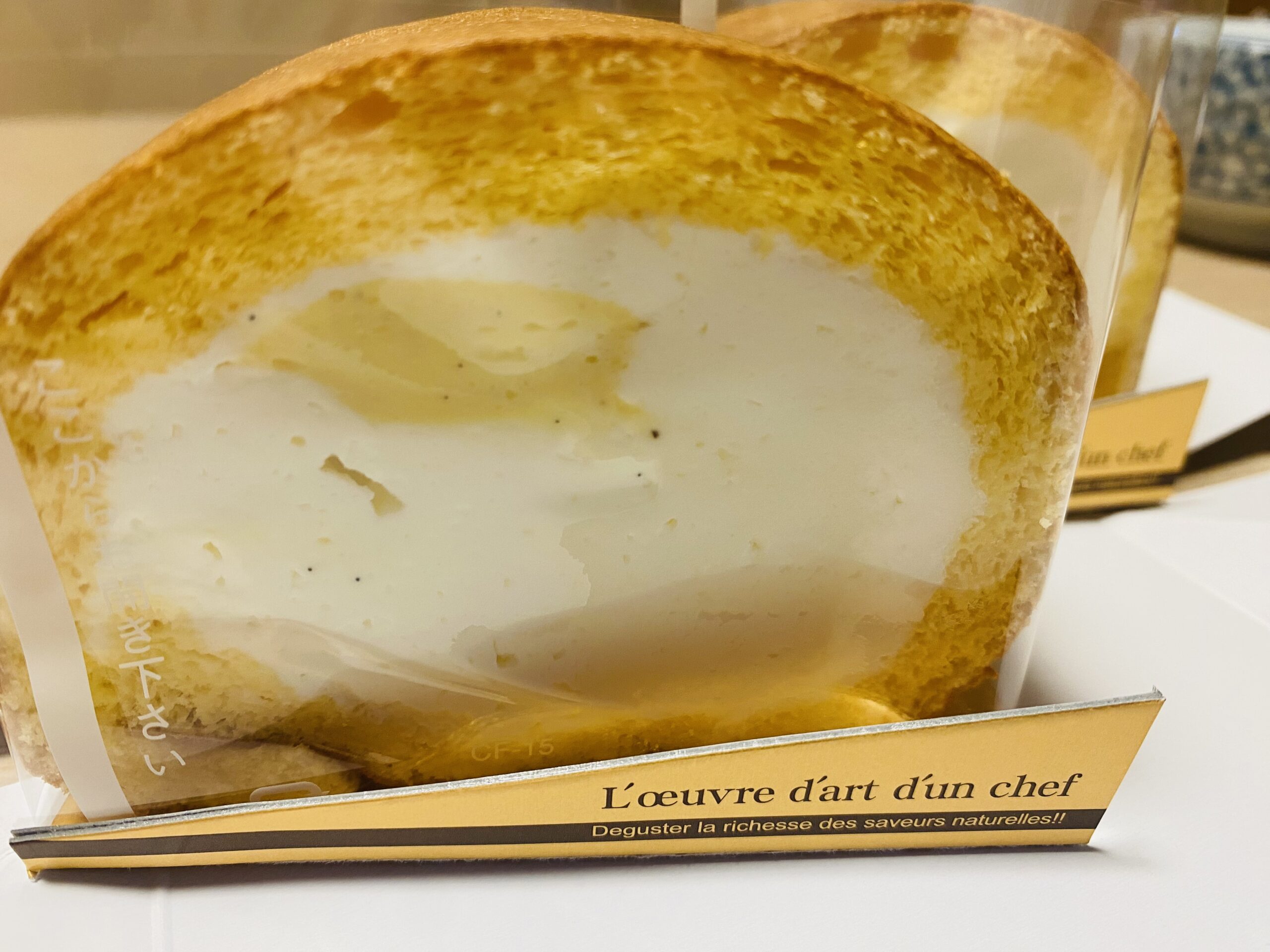 魚沼スイーツガーデンNATURAで購入したロールケーキの断面