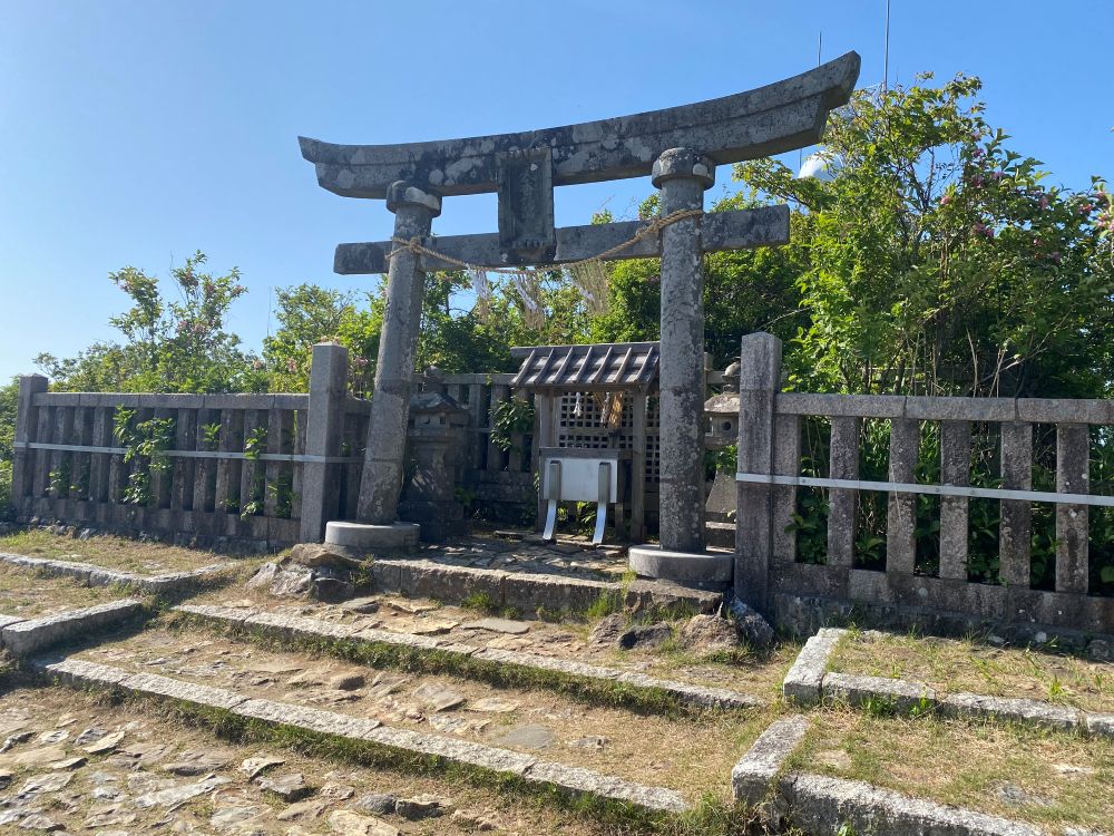 弥彦神社の奥宮