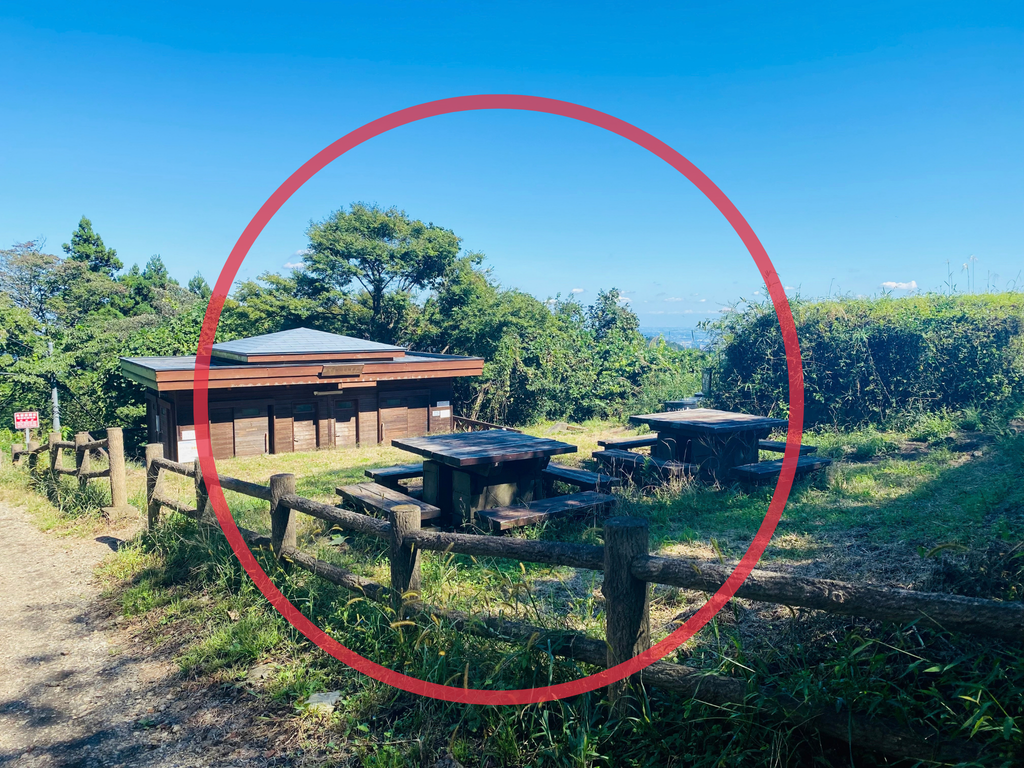 2026年9月小仏城山にある使用可能なトイレ