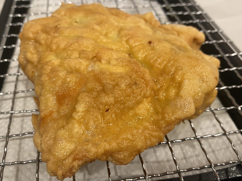 もも肉がこんがり揚がった様子