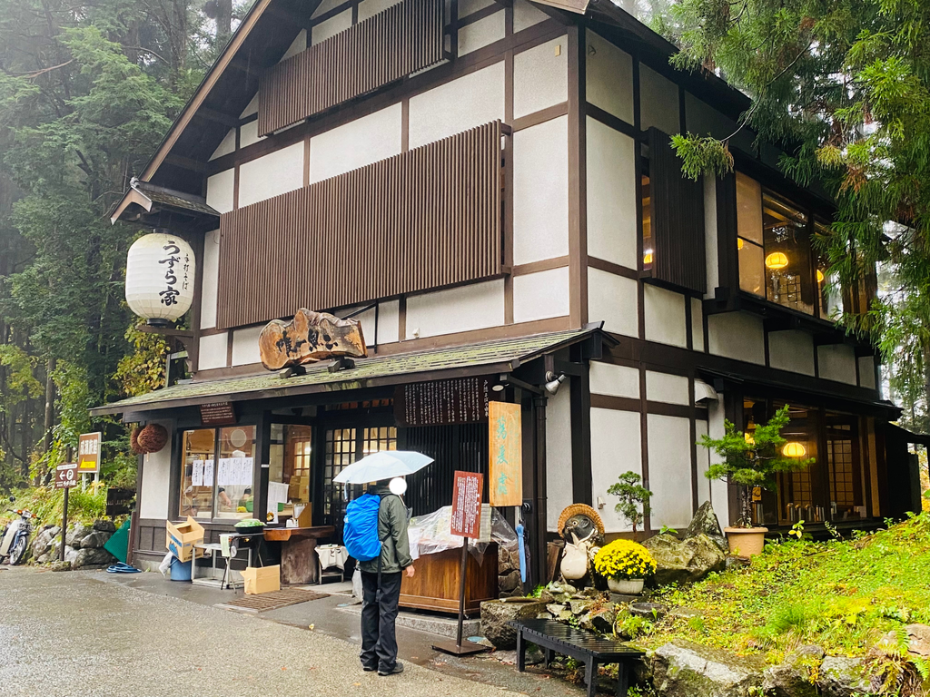 戸隠そばで有名な「うずら屋」さん