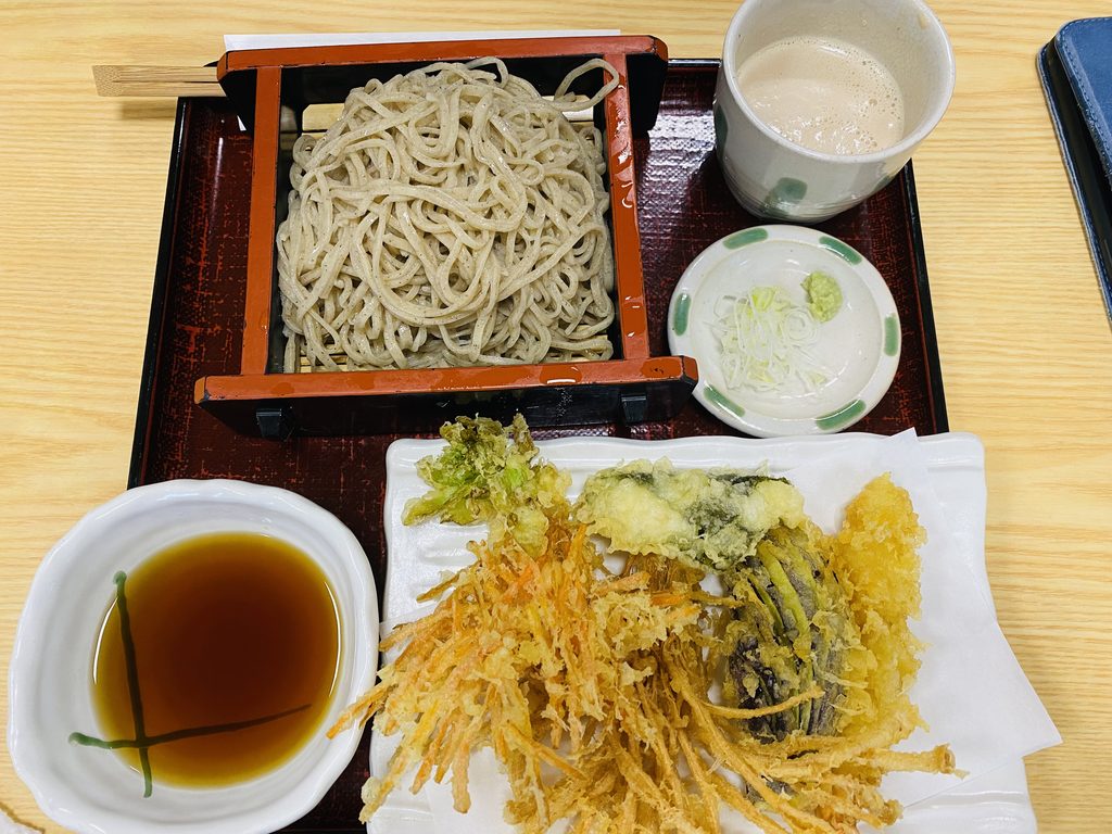 秩父のくるみ蕎麦の名店「ちちぶ路」さんのくるみ天ざるそば