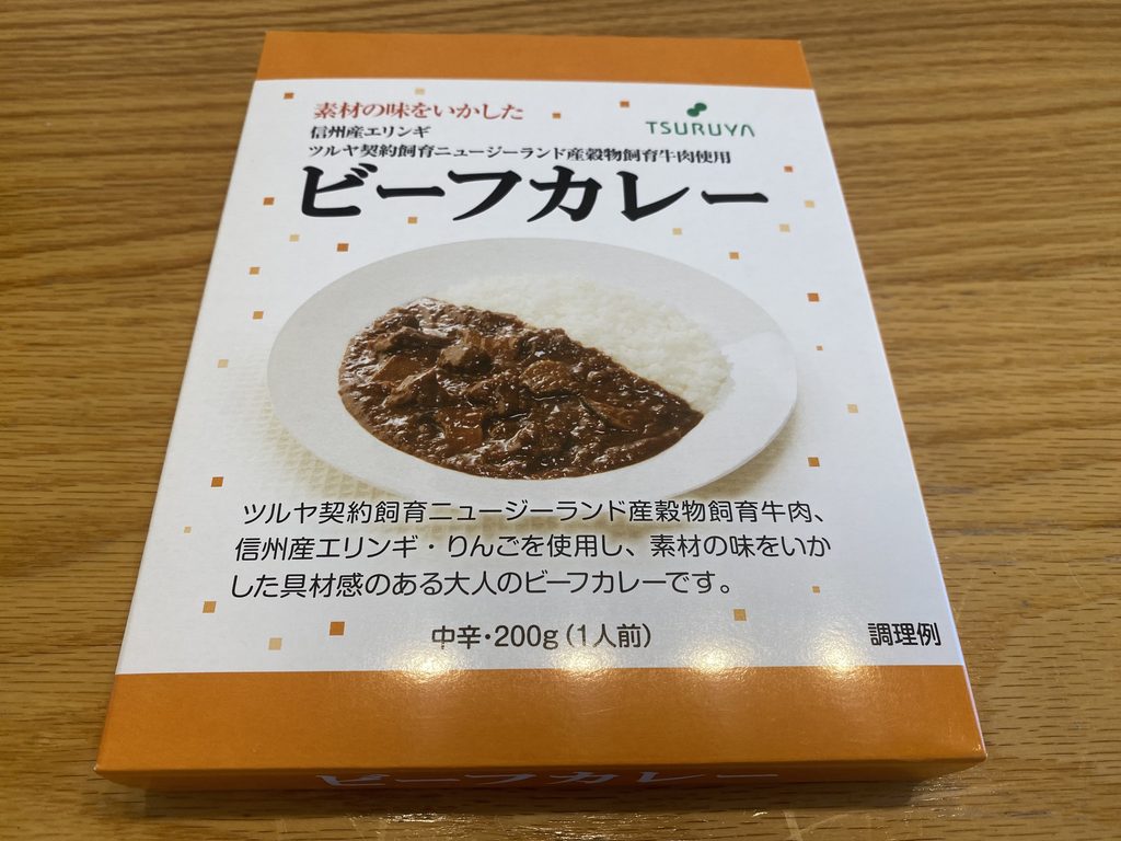 ツルヤのレトルト「ビーフカレー」のパッケージ