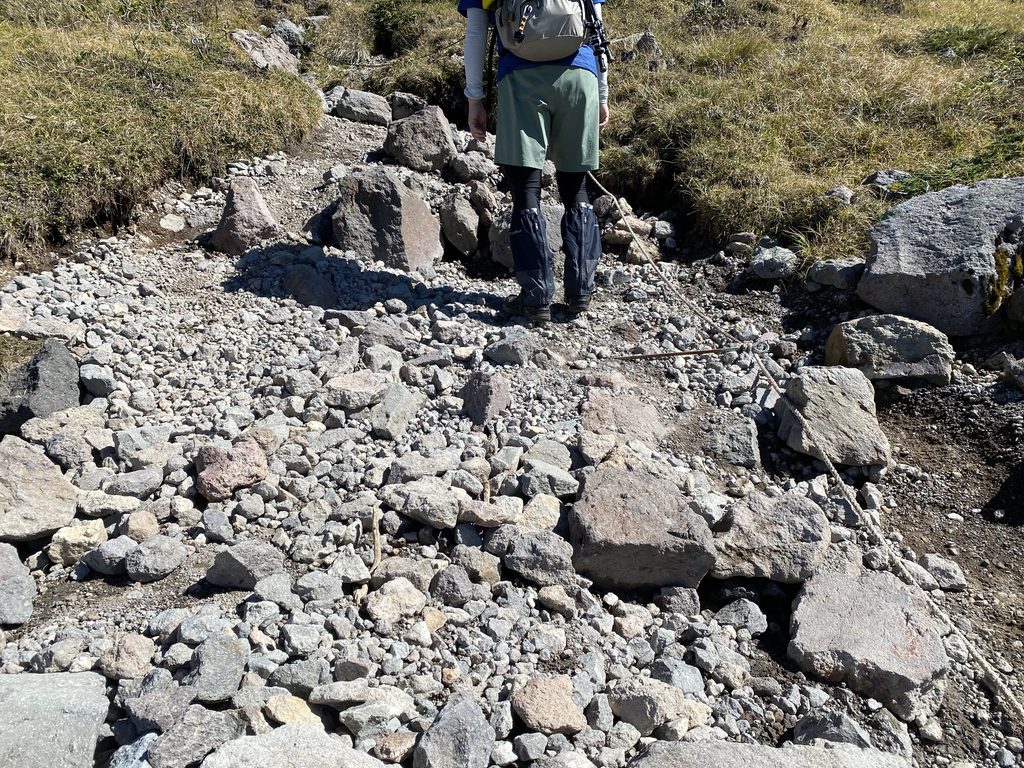 日光白根山山頂への登山ルート、ザレ場