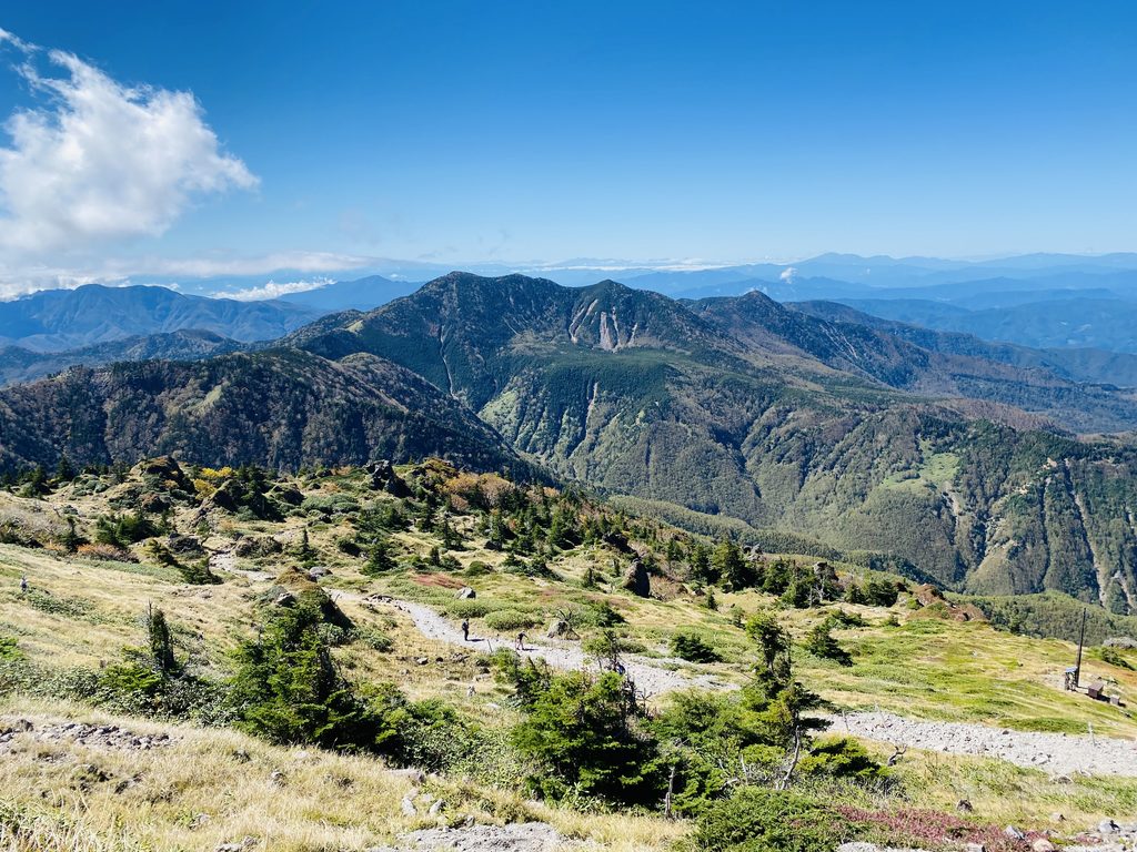 日光白根山山頂への登山ルートからの景色