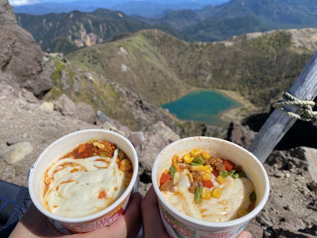 山頂メシ。チーズ入りカップラーメン