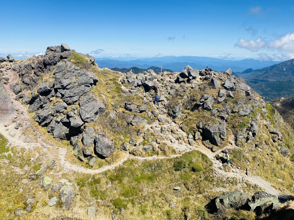 日光白根山山頂からの下山の様子