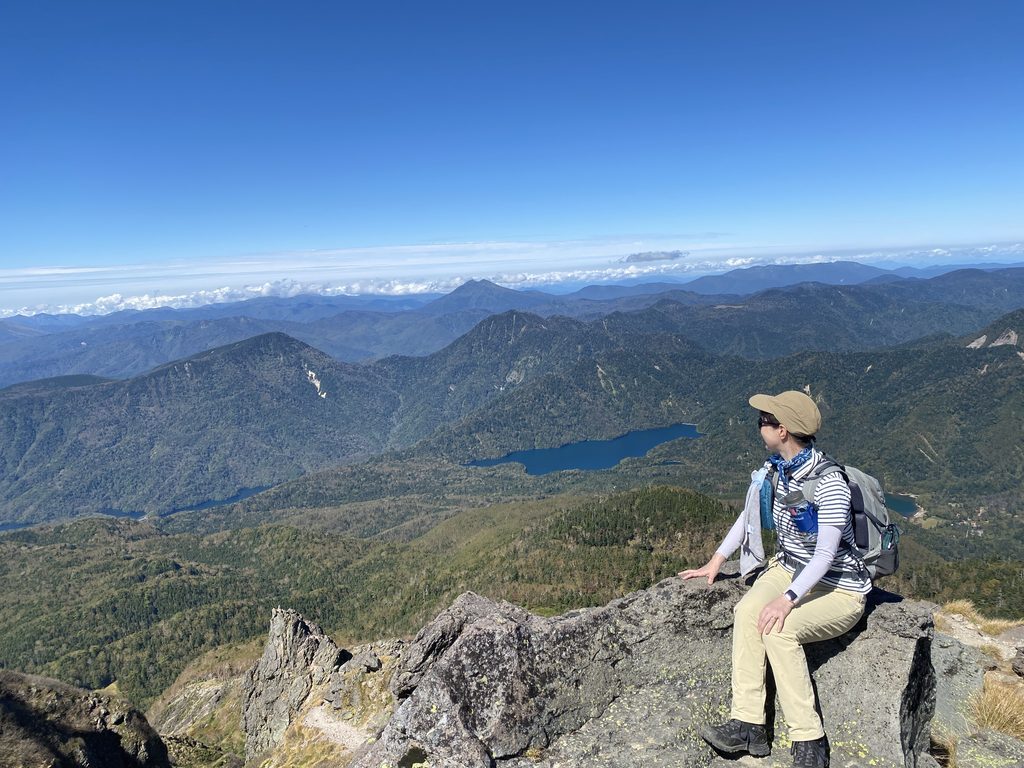日光白根山山頂からの下山中の景色