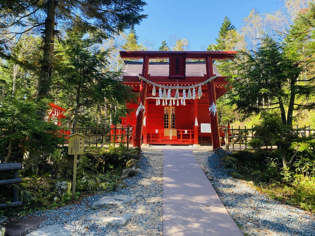 日光白根山、ロープウェイ駅にある二荒山神社