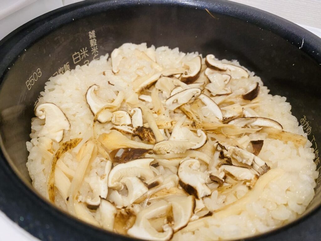 炊き立ての松茸ご飯