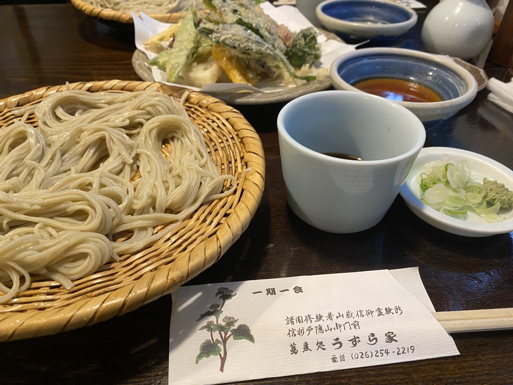 うずら屋さんの「ざるそば」と「野菜天ぷら」